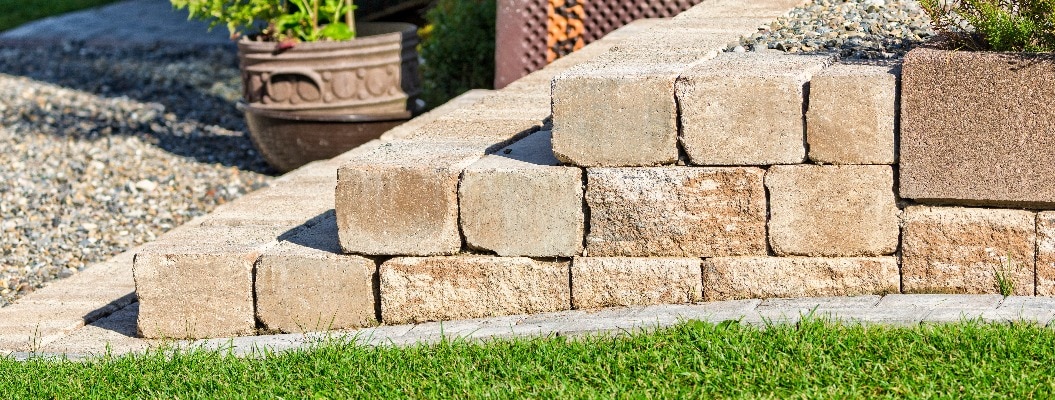 Stufen aus Naturstein im Garten