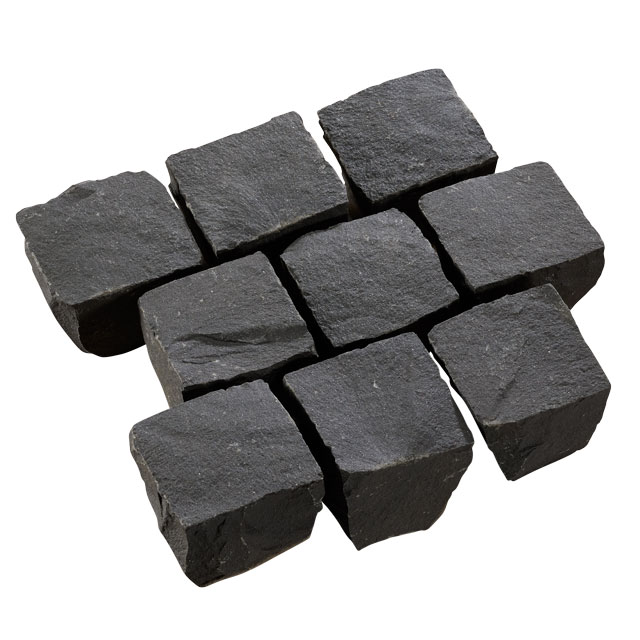 Pflastersteine aus Basalt Nero in dunkler Farbgebung mit hochwertiger Oberfläche und zeitloser Optik